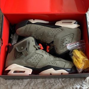 Travis Scott Jordan 6 size 6Y